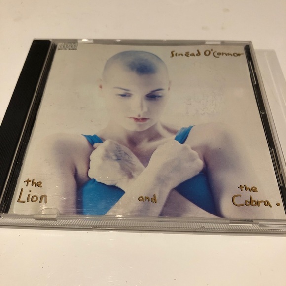 💙CD - Sinead O’Connor - The Lion and the Cobra - Picture 1 of 3